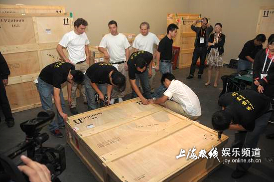 Workers in white gloves move 'L'etreinte' by Pablo Picasso in preparation for the China debut of a traveling exhibition of selected works by the legendary artist which opens next Tuesday in the Shanghai World Expo China Pavilion.