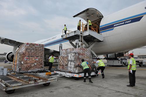 A chartered cargo plane carrying 45 tons of flood-relief supplies donated by the Chinese government arrives at the Don Mueang Airport of Bangkok on Oct. 12, 2011.