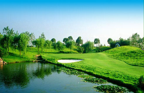 Shanghai Yintao Golf Club, one of the &apos;Top 10 golf clubs in Shanghai&apos; by china.org.cn