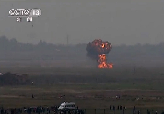 An aircraft plunged Friday morning during an air show in Pucheng county, northwest China's Shaanxi Province. There are no reports of casualties, and witnesses said they saw the pilot was ejected before the bomber fell. [Photo/Xinhua]