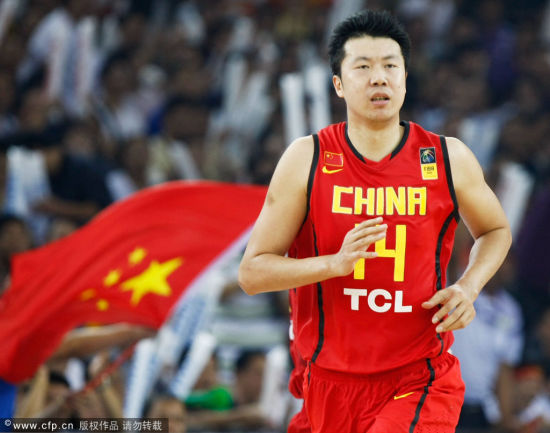 File photo: Wang Zhizhi, the first Chinese player to feature in the United States' NBA competition back in 2001 [CFP]