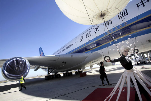 The first Airbus A380 delivered to China Southern Airlines is parked in front of the Airbus Delivery Center during a ceremony in Colomiers near Toulouse October 14, 2011. [Photo/Xinhua] 
