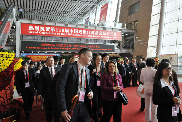 Delegates attend the opening ceremony of the 110th Canton Fair in Guangzhou, capital of South China's Guangdong province, Oct 14, 2011. [Photo/Xinhua] 
