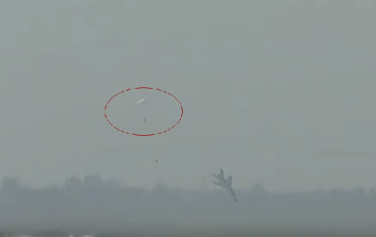 An aircraft, fighter jet FBC-1, also known as a Flying Leopard, crashed Friday morning during an air show in Pucheng county, northwest China's Shaanxi Province. There are no reports of casualties, and witnesses said they saw the pilot was ejected before the bomber fell. [Photo/Xinhua]