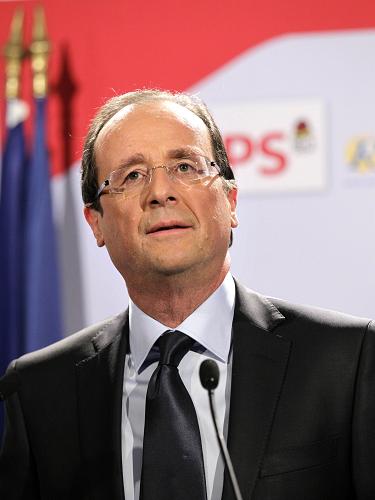 Francois Hollande, winner of the Socialist Party (PS) 2011 primary vote for France's 2012 presidential, delivers a speech during a press conference at the party headquarters on October 16, 2011 in Paris.[Xinhua] 