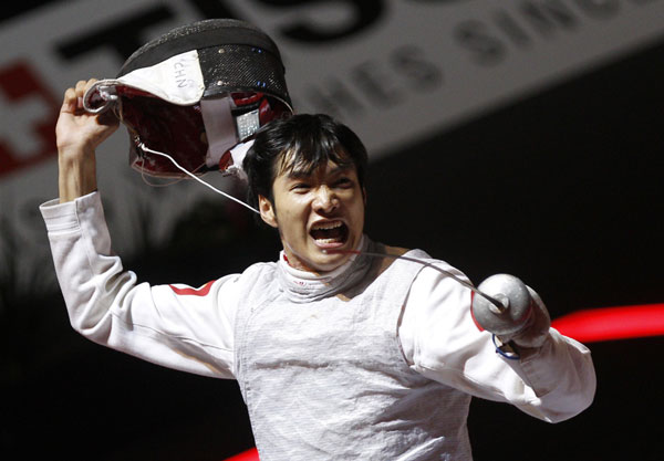 Lei Sheng of China celebrates after winning the gold medal in his men's foil team event against Erwan Le Pechoux of France at the World Fencing Championships in Catania October 16, 2011. [Source:Sina.com]