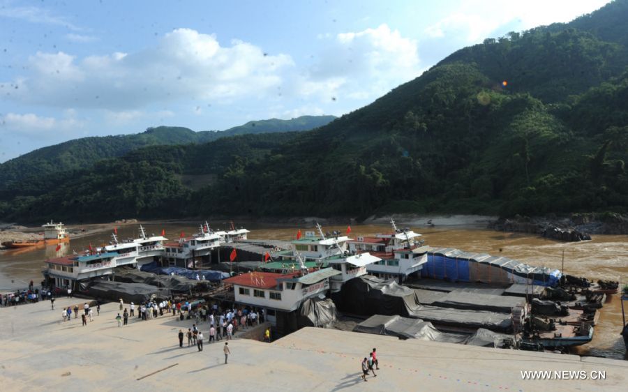 Eleven cargo ships anchor at the Guanlei Port in the Xishuangbanna Dai Autonomous Prefecture, southwest China's Yunnan Province, Oct. 16, 2011. More than 40 cargo ships with about 1000 people were trapped at Guanlei Port and Jinghong Port because of the hijack and murder happened on the Mekong River in north Thailand's Chiang Rai Province. The sailors and their relatives faced shortage of supply. (Xinhua/Chen Haining) (zkr) 