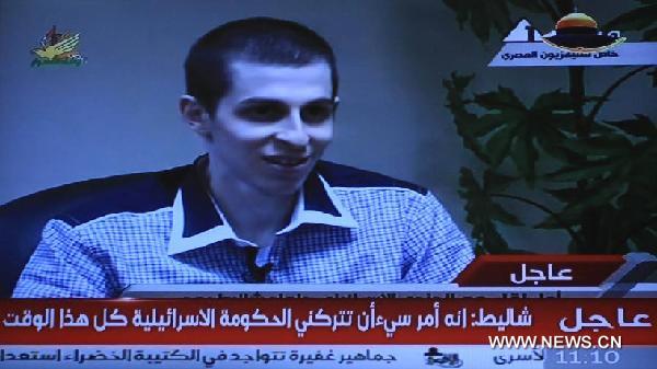 This image from Egypt TV on Oct. 18, 2011 shows Israeli soldier Gilad Schalit in an interview with the Egyptian TV upon his releasing in Rafah border crossing between Egypt and southern Gaza Strip. An Israeli official has met Israeli soldier Gilad Shalit shortly after Hamas handed the Sergeant to the Egyptian side which brokered a prisoner exchange deal, Palestinian and Egyptian sources said Tuesday. [Xinhua］