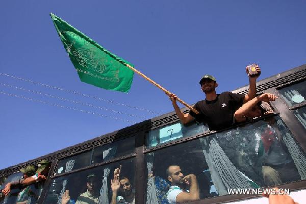 Palestinian prisoners who were released from Israeli jail enter the Gaza Strip through Rafah border crossing near Rafah City, Oct. 18, 2011. Israel started releasing Palestinian prisoners on Tuesday in exchange for Israeli soldier Gilad Shalit, according to a swap deal reached between Israel and Hamas. [Chen Xu/Xinhua]