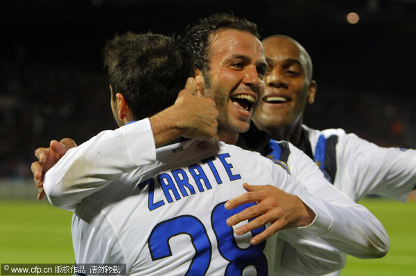  Inter Milan Gampaolo Pazzini (center) celebrates with his teammates during their Group B Champions League soccer match against Lille in Villeneuve D'ascq, France on Tuesday, Oct. 18, 2011.