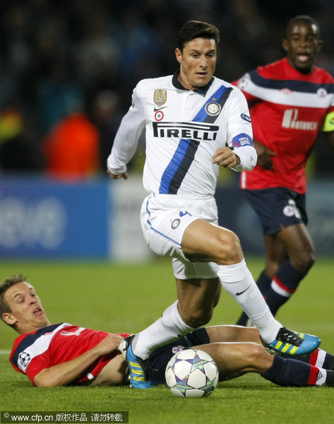 Inter Milan Argentine defender Javier Zanetti controls the ball during Inter Milan's Group B Champions League soccer match against Lille in Villeneuve D'ascq, France on Tuesday, Oct. 18, 2011.
