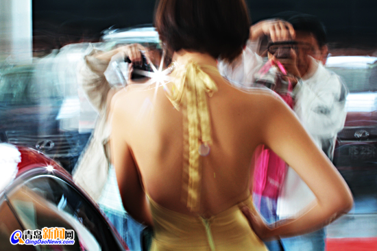Models at Qingdao auto show 