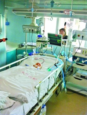 Two-year-old Wang Yue -- affectionately known as Yueyue -- lay almost lifeless in bed inside the intensive care unit, with netting around her head and a respirator covering her small face.