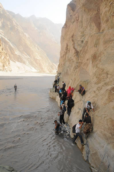 There are no roads from a mountainous village in Taxcorgan county, Xinjiang Uygur autonomous region, to the school that village children attend, so their trip is filled with peril. A CCTV video crew documented their journey in mid-September, before the school year began. [Provided to China Daily]