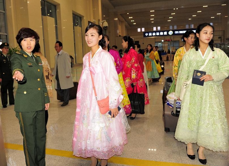 Opera artists pass through the Dandong frontier inspection station in Dandong, northeast China's Liaoning Province, Oct. 21, 2011. About 180 artists of the Phibada Opera Troupe from the Democratic People's Republic of Korea (DPRK) arrived in China Friday. The troupe will stage opera 'The Butterfly Lovers' in various cities of China in the next 3 months.