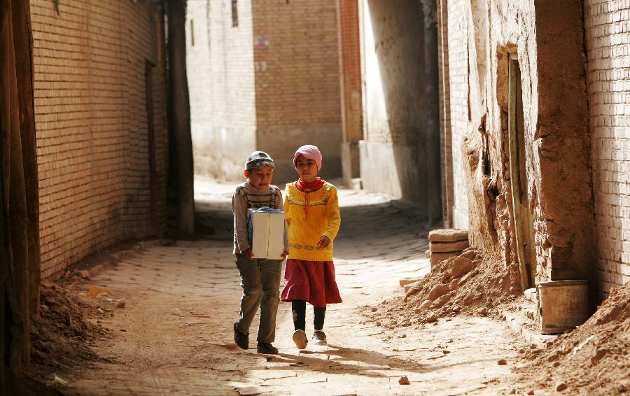 Two children walk in an alley of the old city zone in Kashgar, northwest China's Xinjiang Uygur Autonomous Region, Oct. 22, 2011. 