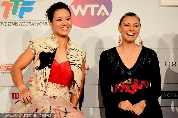  Na Li of China and Vera Zvonareva of Russia laugh during the draw ceremony for the TEB BNP Paribas WTA Championships at the Sheraton hotel on October 23, 2011 in Istanbul, Turkey.