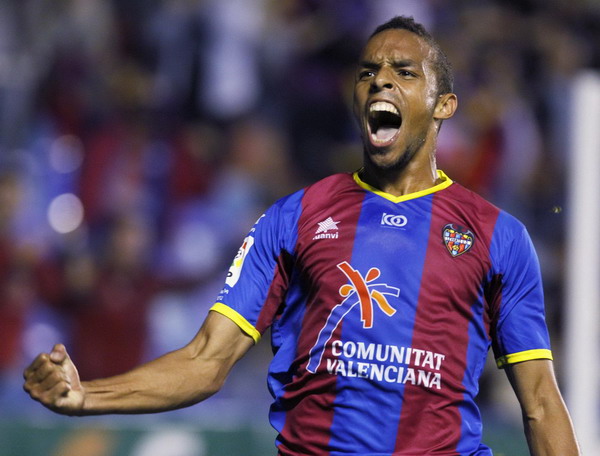 Levante top again, Real thump Villarreal