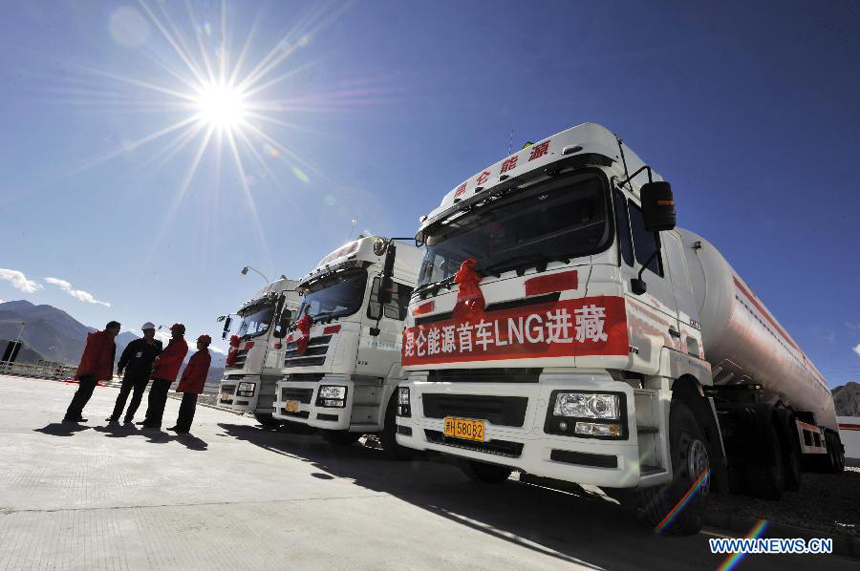 Photo taken on Oct. 26, 2011 shows lorries carrying liquefied natural gas (LNG) in Lhasa, capital of southwest China's Tibet Autonomous Region. China National Petroleum Company (CNPC), China's largest oil and gas producer, has put the first natural gas supply station into operation here Wednesday. The station with the other two under-construction ones are expected to annually supply 30 million cubic meters of natural gas.