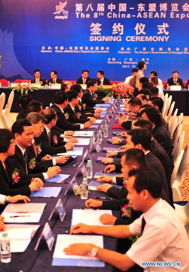 Photo taken on Oct. 22, 2011 shows a signing ceremony of cooperation projects during the 8th China-ASEAN Expo in Nanning, capital of southwest China's Guangxi Zhuang Autonomous Region. The 6-day event, which attracted 2,300 enterprises from China and 11 ASEAN countries, closed on Wednesday, with a total transaction volume of 1.8 billion US dollars.