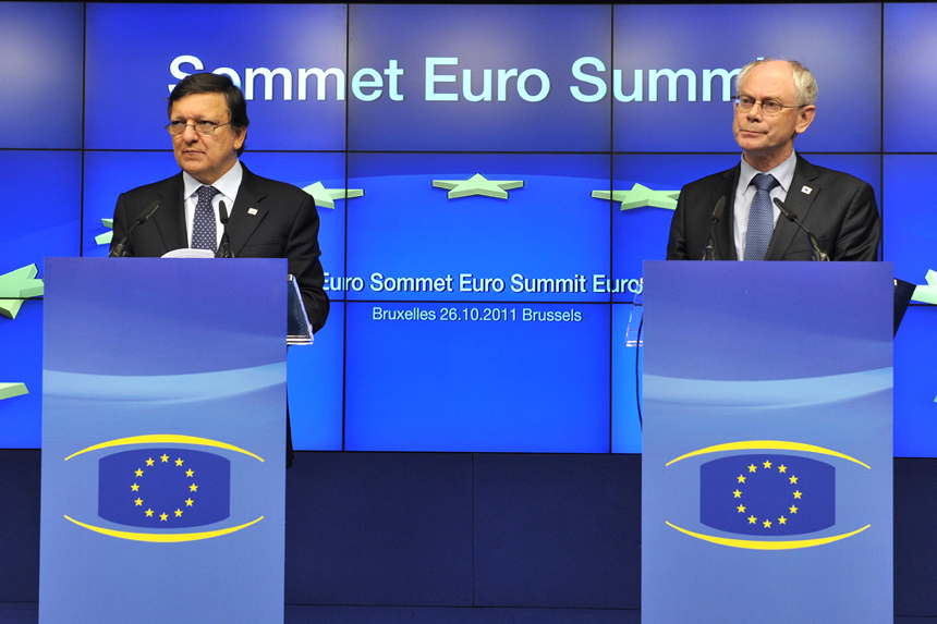 President of the European Commission Jose Manuel Barroso (L) and President of the European Council Herman Van Rompuy attend a press conference after an EU summit in Brussels, capital of Belgium, on Oct. 27, 2011. 