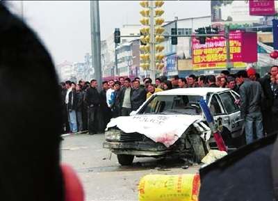 The broken police car involved in the deadly road accident.[Photo/Southern Metropolis Daily]