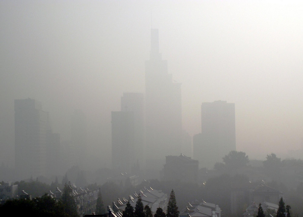 Dense fog shrouds E China