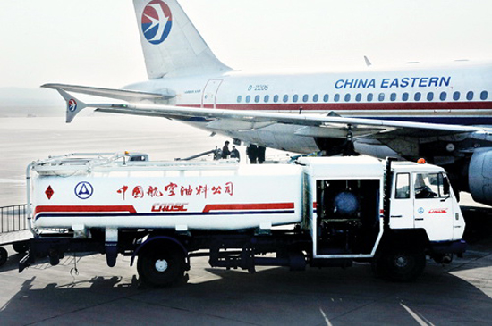 The National Development and Reform Commission cuts ex-factory jet fuel price to 7,277 yuan (US$1,150) a ton from 7,501 yuan from September 1.