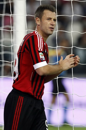 Milan's Cassano in hospital with mystery illness