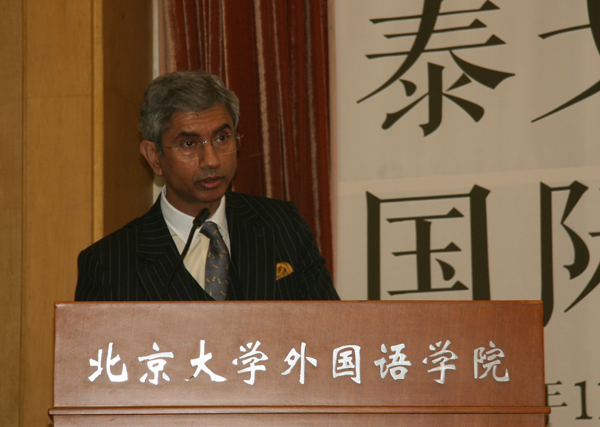 Dr. S. Jaishankar, India's ambassador to China, speaks at the opening ceremony of the International Conference to commemorate the 150th Anniversary of Gurudev Rabindranath Tagore's birth at Peking University (PKU) in Beijing, November 3, 2011. [Zhang Ming'ai/China.org.cn]