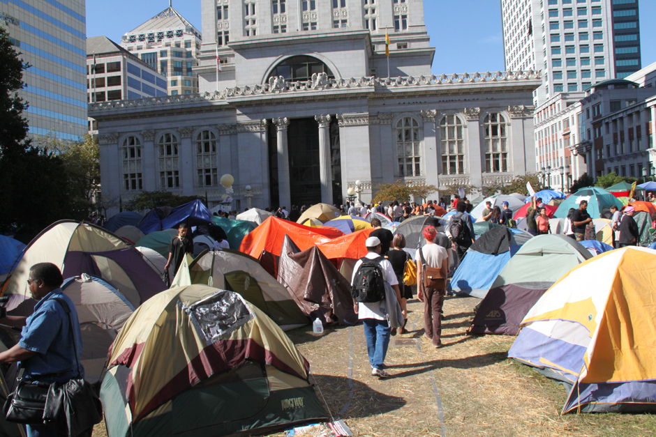 People from all walks of life are occupying Oakland, California on November 2 in response to the call for a general strike. [Leila Li/China.org.cn]