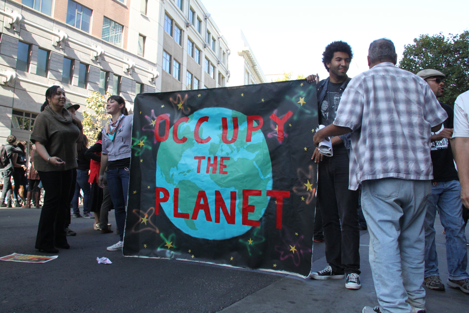 People from all walks of life are occupying Oakland, California on November 2 in response to the call for a general strike. [Leila Li/China.org.cn]