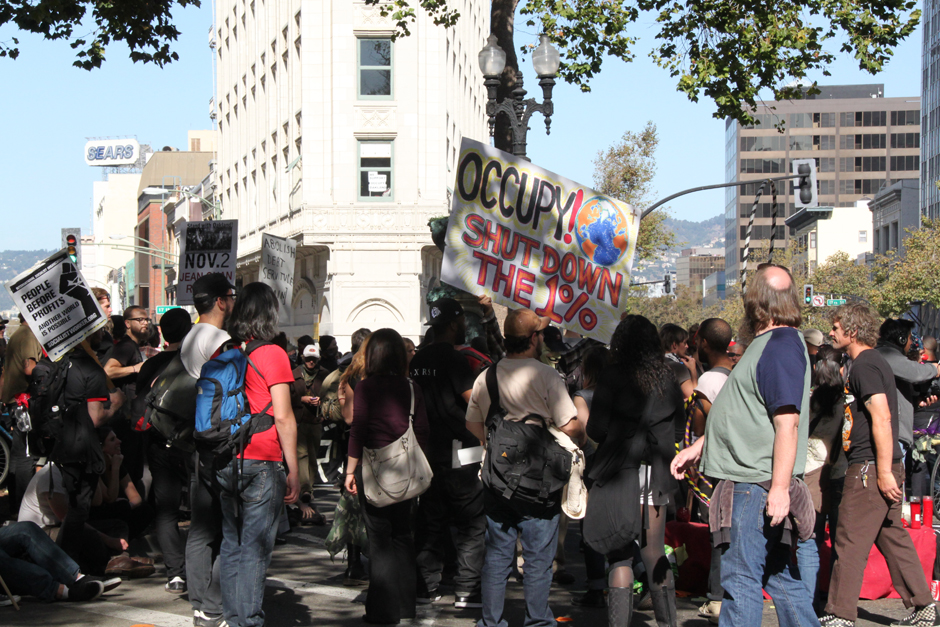 People from all walks of life are occupying Oakland, California on November 2 in response to the call for a general strike. [Leila Li/China.org.cn]