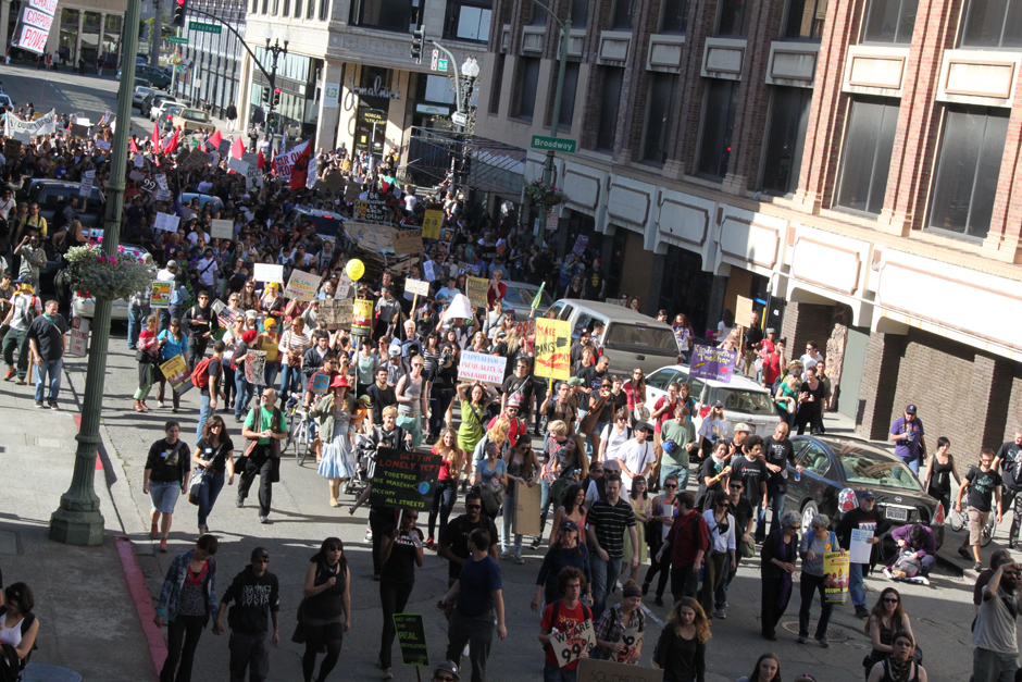 People from all walks of life are occupying Oakland, California on November 2 in response to the call for a general strike. [Leila Li/China.org.cn]