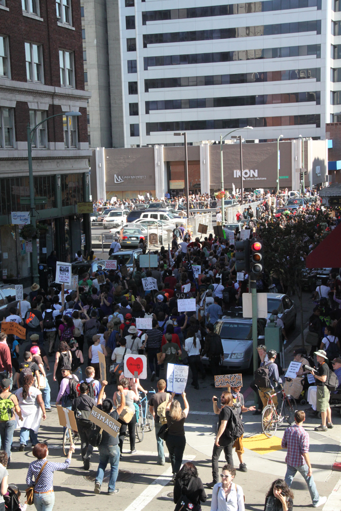 People from all walks of life are occupying Oakland, California on November 2 in response to the call for a general strike. [Leila Li/China.org.cn]