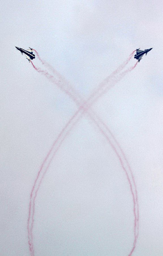 Bayi Aerobatic Team of PLA Air Force perform in Weifang