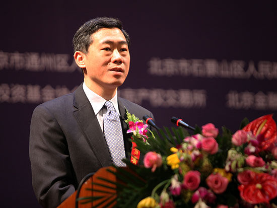 Li Daokui, a central bank adviser delivered a speech at the China Finance Annual Forum 2011 on Friday in Beijing. [Sina.com]