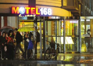 Motel 168 in Guangling Road, Shanghai was found allowing girls under 18 years to be illegally accommodated into the rooms by using other people's ID cards.[Photo/sdinfo.net]