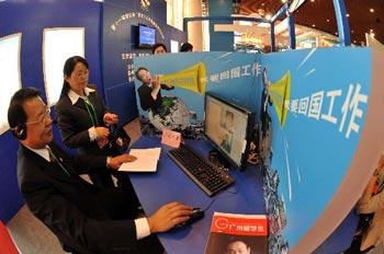 Overseas Chinese return for job prospects.[File photo]