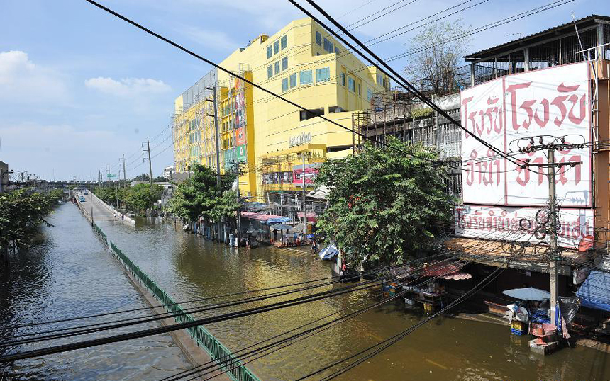 A view of an inundated street in Thai capital Bangkok Nov. 6, 2011. Thailand's worst floods have left 506 people dead and 2 missing, Thai Department of Disaster Prevention and Mitigation reported on Sunday