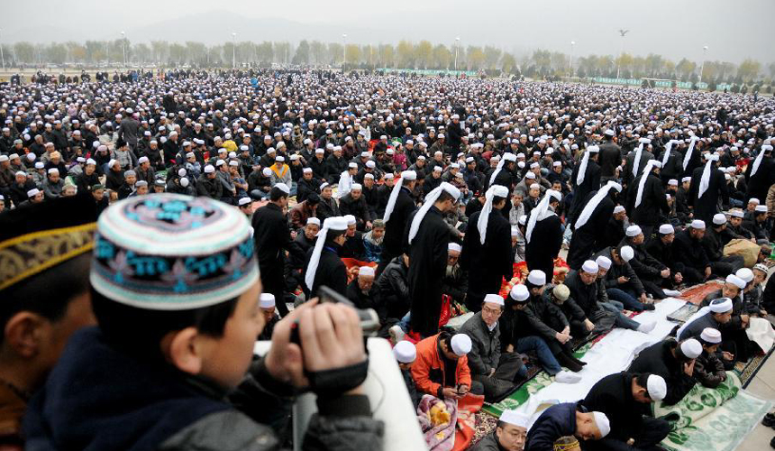 Muslims gather to make a pray in Linxia, northwest China's Gansu Province, Nov. 6, 2011. Muslims in northwest China celebrated their traditional feast of Corban Festival, or Eid al-Adha Sunday. 