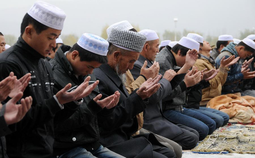 Muslims gather to make a pray in Linxia, northwest China's Gansu Province, Nov. 6, 2011. Muslims in northwest China celebrated their traditional feast of Corban Festival, or Eid al-Adha Sunday.