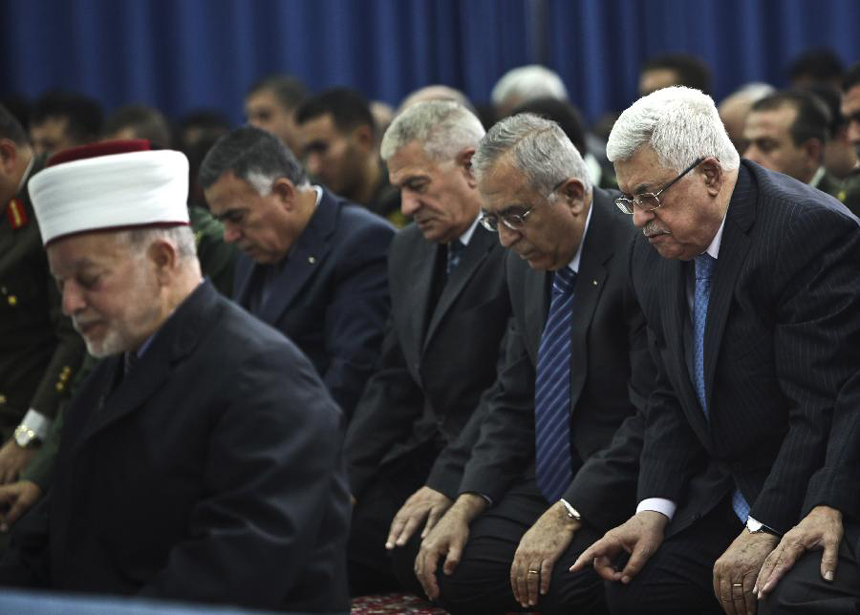 Palestinian President Mahmoud Abbas (1st R) and Prime Minister Salam Fayyad (2nd R) attend prayers for Eid al-Adha in the West Bank city of Ramallah, Nov. 6, 2011.