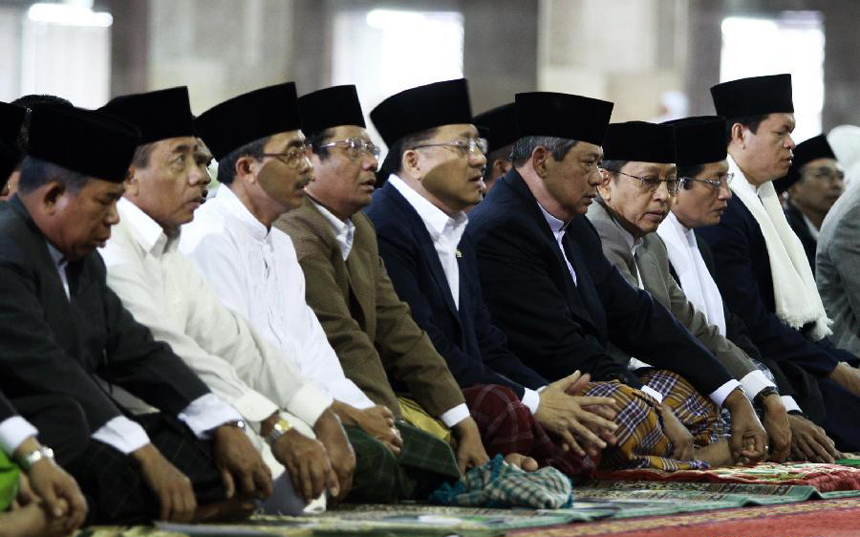 Indonesian President Susilo Bambang Yudhoyono (4th R) and Indonesian Vice President Boediono (3rd R) prepare to start the Eid al-Adha pray at the Istiqlal Mosque in Jakarta, Indonesia, Nov. 6, 2011. Muslims celebrate Eid al-Adha, also known as the Corban Festival which falls on the 10th day of the 12th month of the Islamic calendar, to mark the end of the hajj and commemorate Prophet Abraham's willingness to sacrifice his son Ismail on God's command.