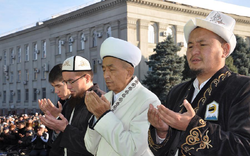 Thousands of Muslims pray for Eid al-Adha in Bishkek, Kyrgyzstan, Nov. 6, 2011. 