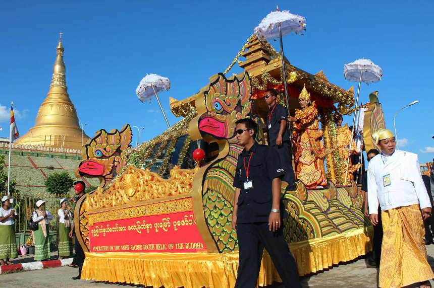 Venerable monks carry a Chinese Buddha sacred tooth relic in a float around the Uppatasanti Pagoda in Nay Pyi Taw, Myanmar, Nov. 6, 2011. 