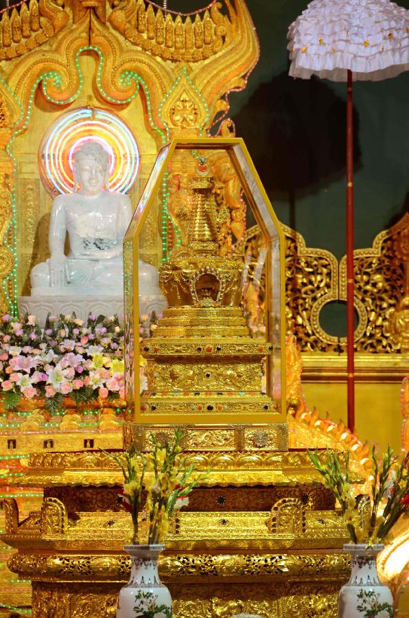 Photo taken on Nov. 6, 2011 shows the Chinese Buddha sacred tooth relic at the Uppatasanti Cave in Nay Pyi Taw, Myanmar.