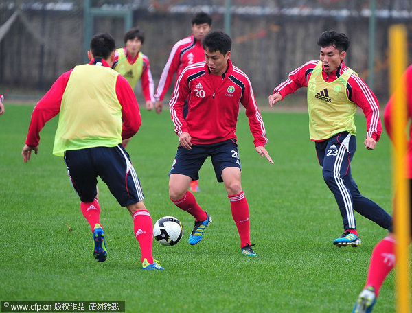 Players of China pratice at a training session.