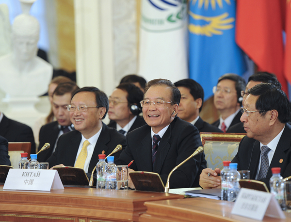 Chinese Premier Wen Jiabao addresses the 10th SCO prime ministers' meeting opens Monday. [Xinhua photo]