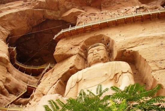 Located on Small Jishi Hill about 35 kilometers southwest of Yongjing County, Gansu Province, these grottoes were hollowed out in the precipitous cliffs above the Yellow River in Yongjia County. 